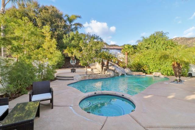 3140 Willow Creek Pl, Escondido CA: https://media.crmls.org/mediaz/22ec943c-b5b6-477b-9267-55ffaa7ef090.jpg