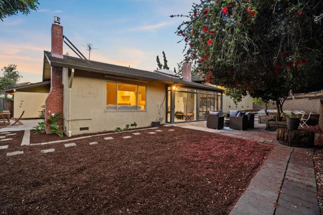 1425 Cedar Place, Los Altos CA: https://media.crmls.org/mediaz/22ed1a07-5d63-4070-a79a-db45cb7cf470.jpg