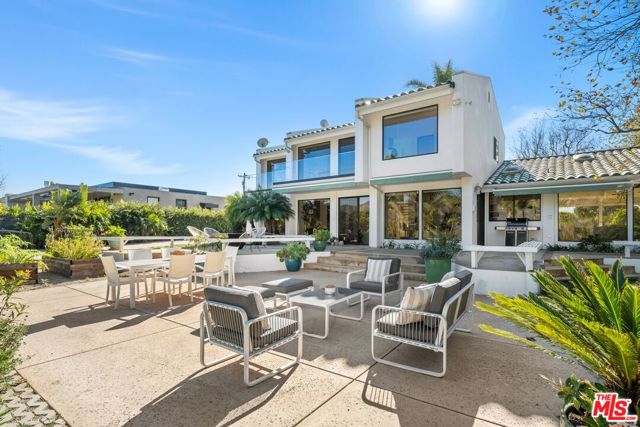 29417 Bluewater Road, Malibu CA: https://media.crmls.org/mediaz/22edf1b0-798a-4c73-bde1-3c7f26e24702.jpg