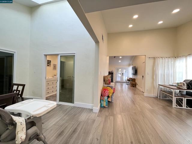 120 Bonita Ct, Rodeo CA: https://media.crmls.org/mediaz/22ee72d9-b871-41f3-8473-e3f440031e3f.jpg