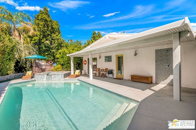 547 N Sunrise Way, Palm Springs CA: https://media.crmls.org/mediaz/22ee7c4d-e63c-480f-b0be-544fd908c9d1.jpg