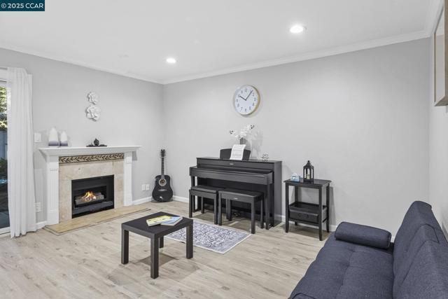 1117 Indian Summer Ct, San Jose CA: https://media.crmls.org/mediaz/22ef3805-8a46-402f-9d3b-d80279edbfe7.jpg