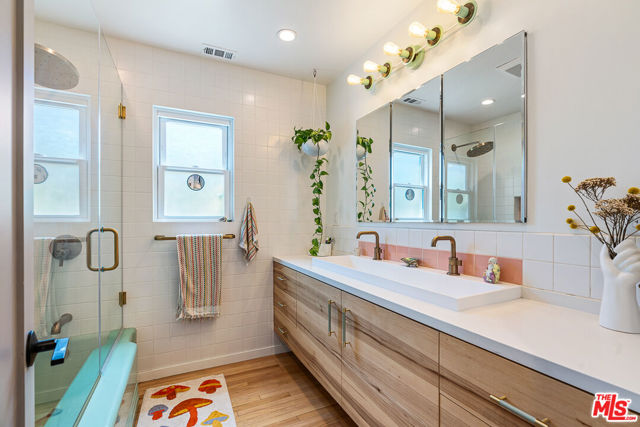 3756 Wade Street, Los Angeles CA: https://media.crmls.org/mediaz/22ef3b00-74c0-4162-82b4-cd4d805651d9.jpg