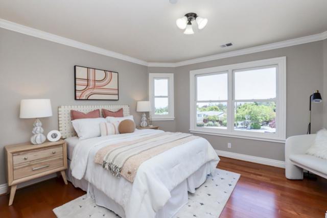 510 Oak Park Way, Redwood City CA: https://media.crmls.org/mediaz/22f003c6-bc3c-426c-8aed-20c0cb026964.jpg