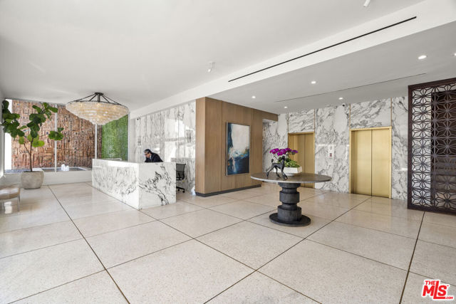 8787 Shoreham Drive, West Hollywood CA: https://media.crmls.org/mediaz/22f011c2-35a5-4bc4-81a3-0957bff46681.jpg