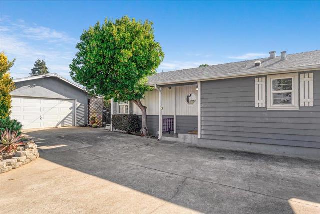 172 W Phillips Road, Watsonville CA: https://media.crmls.org/mediaz/22f08a24-dd42-4677-8940-6c3a43ac5af1.jpg