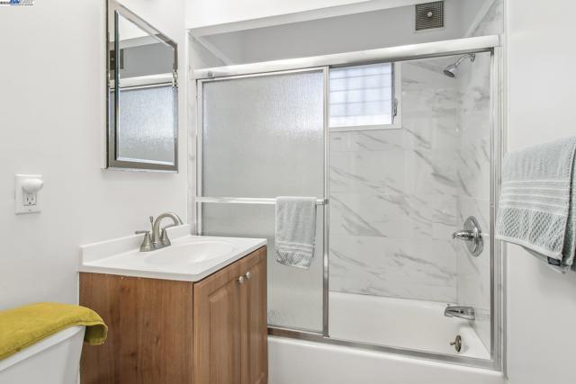 19136 Mayberry Dr, Castro Valley CA: https://media.crmls.org/mediaz/22f0a126-95f2-4993-ad20-0afb7a0edbe6.jpg