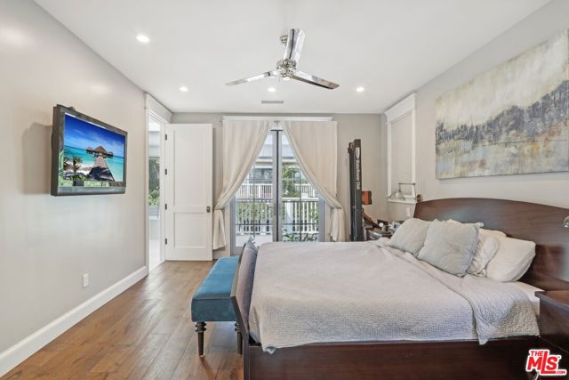 3143 Shelby Drive, Los Angeles CA: https://media.crmls.org/mediaz/22f0bcfe-1ceb-4d8f-9127-7d0c7da44198.jpg