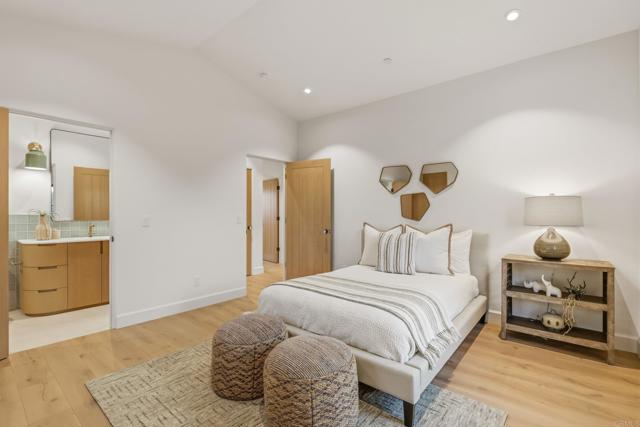 Detail Gallery Image 53 of 72 For 8341 La Jolla Scenic Dr, La Jolla,  CA 92037 - 5 Beds | 5/1 Baths