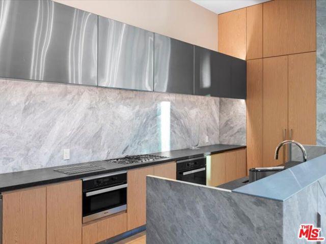 877 Francisco Street, Los Angeles CA: https://media.crmls.org/mediaz/22f0fe08-6d1a-4953-8cb6-93d57a421e17.jpg