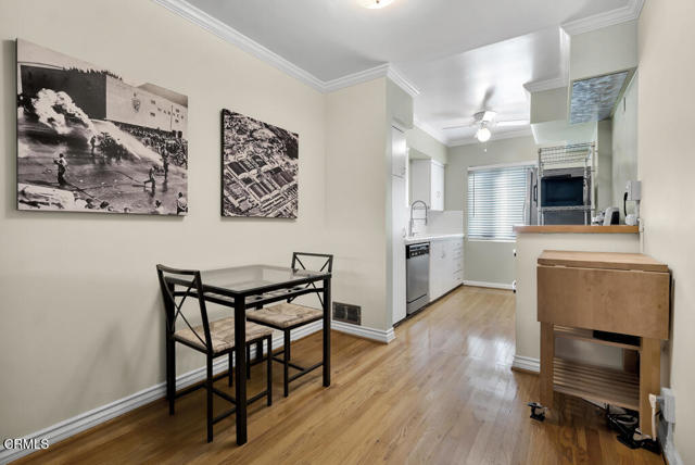 Detail Gallery Image 15 of 33 For 1542 Riverside Dr #C,  Glendale,  CA 91201 - 2 Beds | 2 Baths