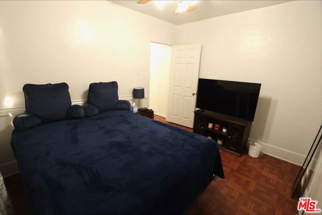 1855 Corinne Avenue, Long Beach CA: https://media.crmls.org/mediaz/22f1bea2-d08e-4c19-9af7-617db25b1843.jpg