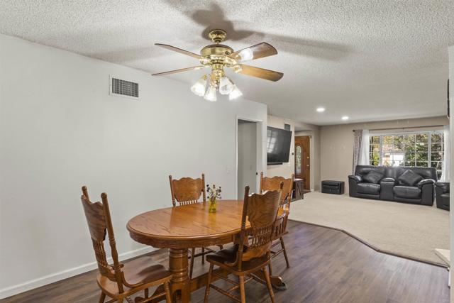 Detail Gallery Image 8 of 35 For 1427 Kingston Dr, Escondido,  CA 92027 - 3 Beds | 2 Baths