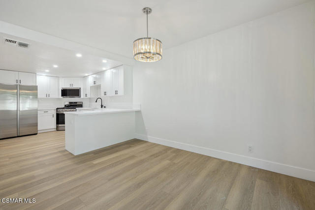 2619 Calle Hermosa, Thousand Oaks CA: https://media.crmls.org/mediaz/22f28c67-2957-4a2a-9297-f4982fea218f.jpg