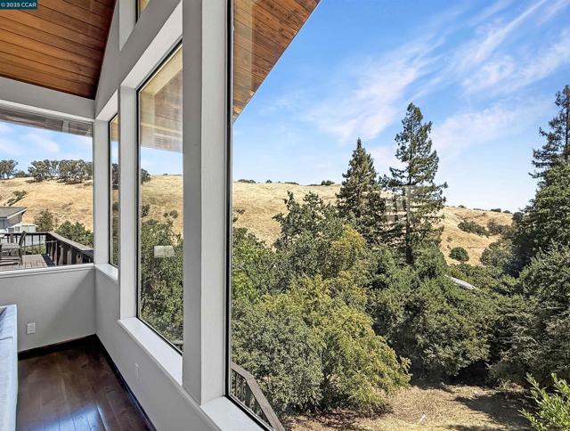 130 Hillcroft Way, Walnut Creek CA: https://media.crmls.org/mediaz/22f3568f-9c3f-4cd8-8387-5bb71261e0e0.jpg