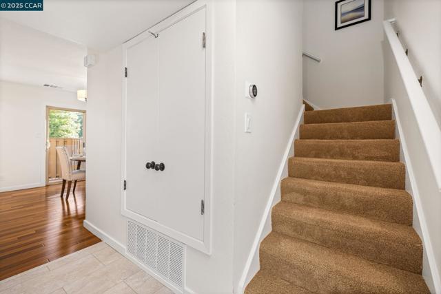 1618 Candelero Dr, Walnut Creek CA: https://media.crmls.org/mediaz/22f3bceb-8f7c-4e3f-983c-89d1b8ed6604.jpg