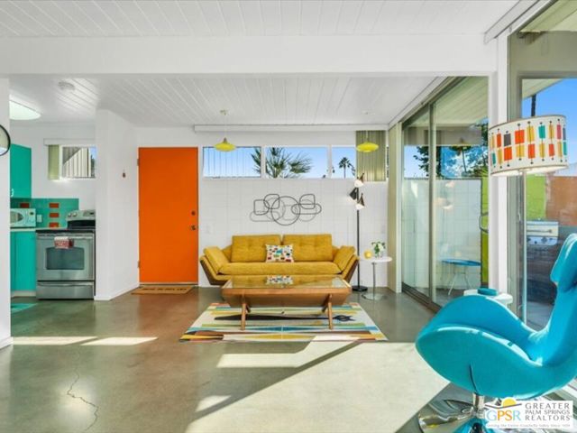 1111 E Palm Canyon Drive, Palm Springs CA: https://media.crmls.org/mediaz/22f4f36c-8af7-4d96-8dac-3f2c67d4d836.jpg