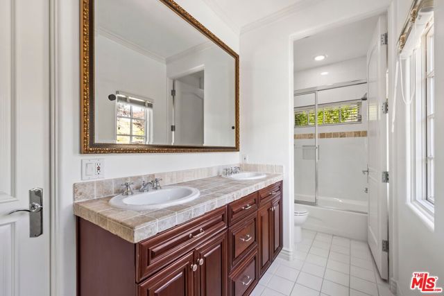 16718 Via Pacifica, Pacific Palisades CA: https://media.crmls.org/mediaz/22f520f1-bfd6-4d36-9c22-c7ab062b2969.jpg