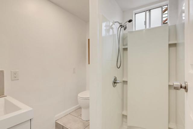 213 7th Street, Oakland CA: https://media.crmls.org/mediaz/22f52b39-0f6a-4caf-a432-909f0d425dff.jpg