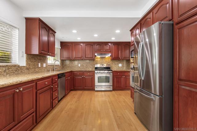 12216 Riesling Ct, San Diego CA: https://media.crmls.org/mediaz/22f5a0ae-a0f0-4b41-b214-b58f2843e993.jpg