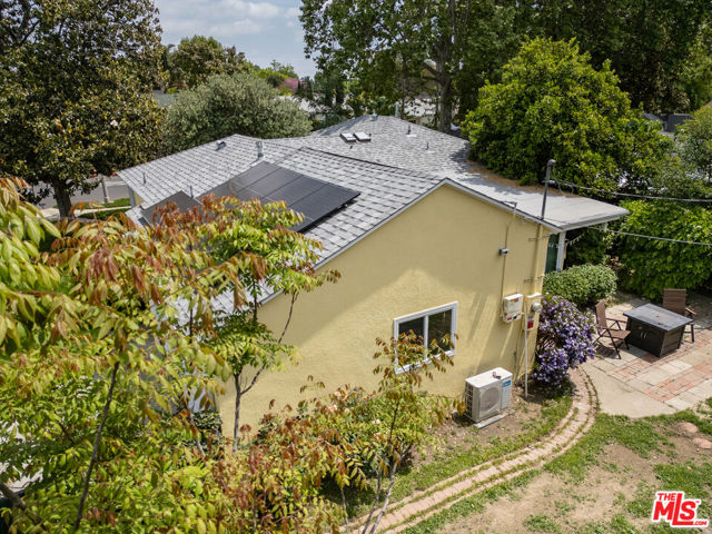 6961 Zelzah Avenue, Reseda CA: https://media.crmls.org/mediaz/22f5f5ca-895f-4bcc-8901-980890ac9be2.jpg