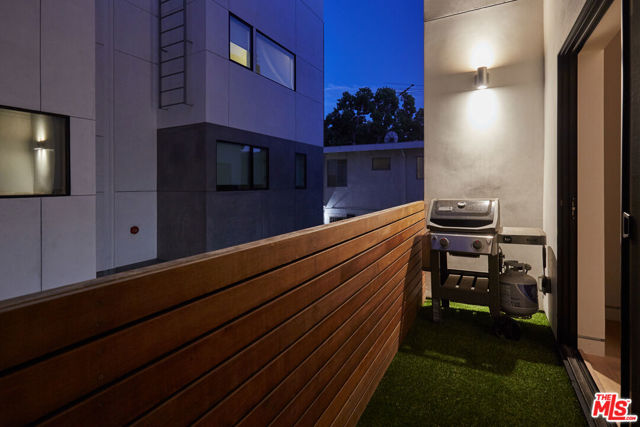 1337 N Fuller Avenue, Los Angeles CA: https://media.crmls.org/mediaz/22f6a351-e52d-4604-a5d4-83cd73088721.jpg