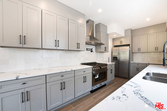 449 S Citrus Avenue, Los Angeles CA: https://media.crmls.org/mediaz/22f6a7dd-99e0-413f-a915-f7364364f768.jpg