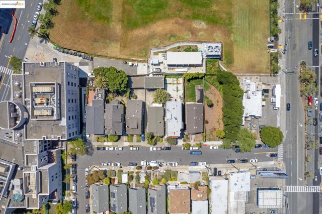 271 38Th St, Oakland CA: https://media.crmls.org/mediaz/22f6b9ec-34ec-41c2-bd0d-8a7e97eda483.jpg