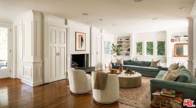 322 Lorraine Boulevard, Los Angeles CA: https://media.crmls.org/mediaz/22f6ea04-3b08-487d-9d72-2ce64ae10e71.jpg