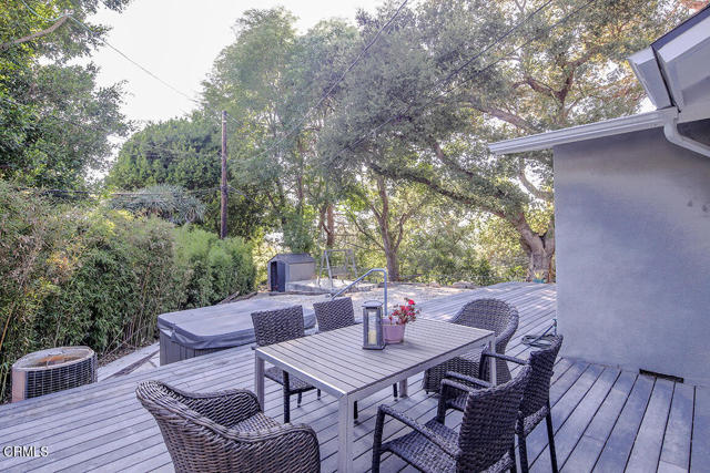 5245 Bubbling Well Lane, La Canada Flintridge CA: https://media.crmls.org/mediaz/22f7555c-ca24-4223-b307-d6fb3465e8dc.jpg
