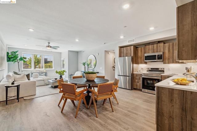 2400 Adeline ST, Oakland CA: https://media.crmls.org/mediaz/22f7c2c2-8ff6-4182-ba7c-7f6a483c9281.jpg