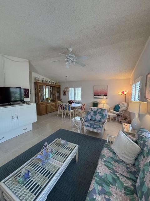 47751 San Salvador, Indio CA: https://media.crmls.org/mediaz/22f7cacf-abc2-4fc9-8ca4-fe54420282ae.jpg