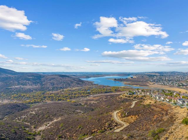 2168 Pointe Parkway, Spring Valley CA: https://media.crmls.org/mediaz/22f81486-3a15-472f-9220-37fb75557709.jpg