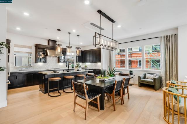 202 Stone Pine Terraces, Sunnyvale CA: https://media.crmls.org/mediaz/22f946cd-1c6e-4bcf-9f8a-78e6b76382d0.jpg