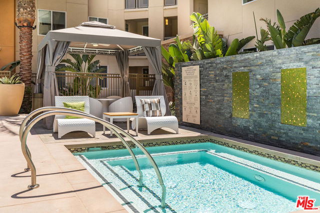 7290 Edinger Avenue, Huntington Beach CA: https://media.crmls.org/mediaz/22f99954-eb99-4fe1-a514-f908a2c3d86a.jpg