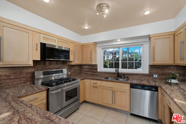 5159 Sophia Avenue, Encino CA: https://media.crmls.org/mediaz/22fa71b2-5107-42c8-879f-811304eeefb0.jpg
