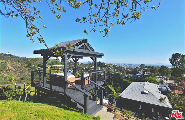 2860 Hollyridge Drive, Los Angeles CA: https://media.crmls.org/mediaz/22fa96a7-f833-4894-8e54-6df0614e8c78.jpg