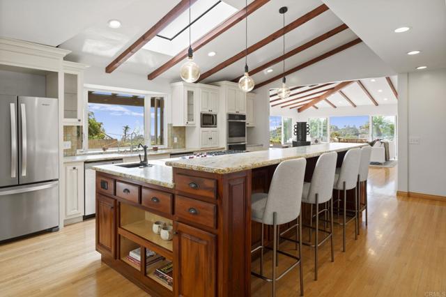 Detail Gallery Image 15 of 75 For 6301 Castejon Dr, La Jolla,  CA 92037 - 4 Beds | 3 Baths