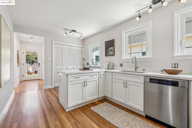 803 Evelyn Ave, Albany CA: https://media.crmls.org/mediaz/22fb2e35-5ba1-421f-bfc0-2cb90cc036ac.jpg