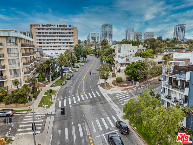 1357 1361 S Beverly Glen Boulevard, Los Angeles CA: https://media.crmls.org/mediaz/22fb654a-342e-4bfa-82eb-89078576eb35.jpg