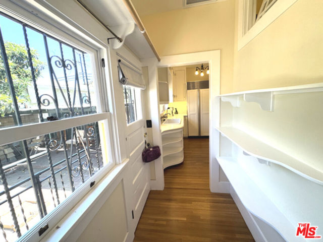 334 Belmont Avenue, Los Angeles CA: https://media.crmls.org/mediaz/22fb6bfa-be23-4791-9c23-1825f39399d5.jpg