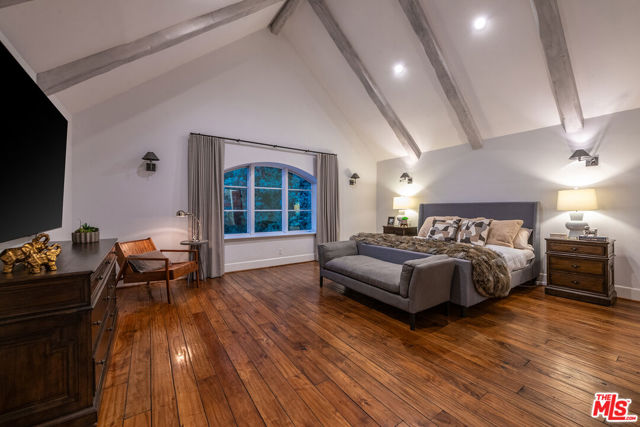 755 31st Street, Manhattan Beach CA: https://media.crmls.org/mediaz/22fb70b7-b884-41e0-9cfa-4671347896dd.jpg