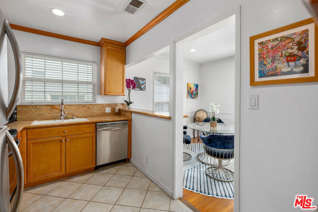 9645 W Olympic Boulevard, Beverly Hills CA: https://media.crmls.org/mediaz/22fbbb14-b59e-435b-86c7-4d1bd19a949f.jpg