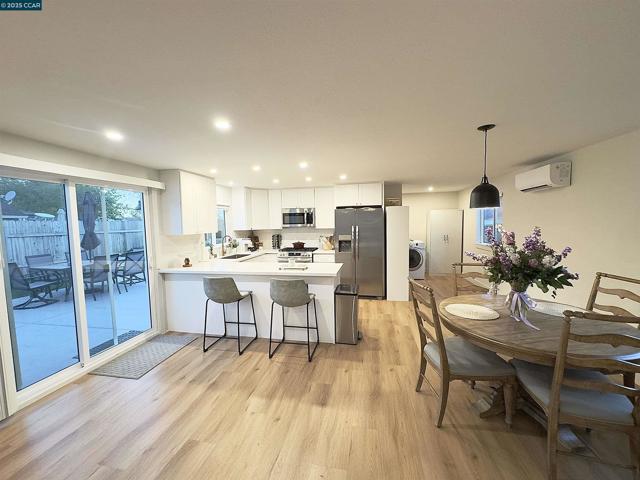 1923 Juliesse Avenue, Sacramento CA: https://media.crmls.org/mediaz/22fbc488-af5c-4267-aad9-c10b3185073a.jpg