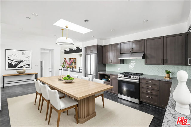 2442 Green View Place, Los Angeles CA: https://media.crmls.org/mediaz/22fc7d51-7f39-4eac-ae85-0c7184fce8b6.jpg