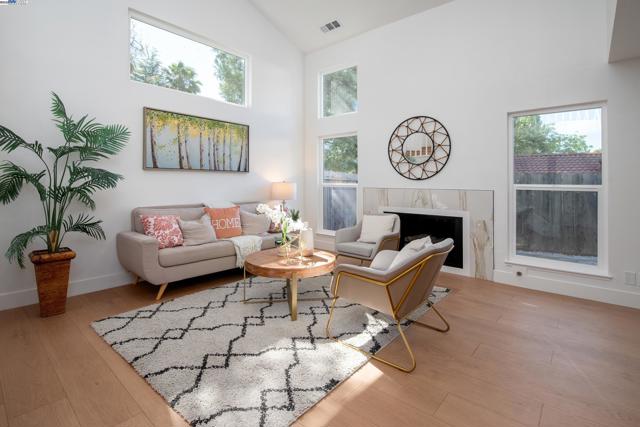 498 Via Royal, Walnut Creek CA: https://media.crmls.org/mediaz/22fd6724-50d7-49ab-a13a-705f81f85885.jpg