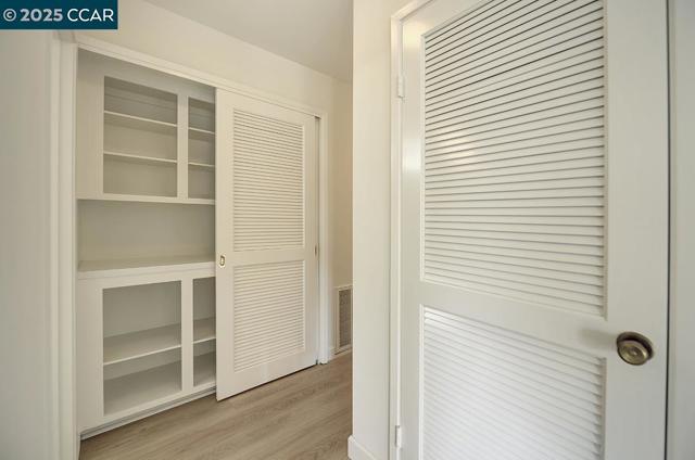 975 Terra California Dr, Walnut Creek CA: https://media.crmls.org/mediaz/22fd9a94-d419-4b81-96e1-8880342d87f2.jpg