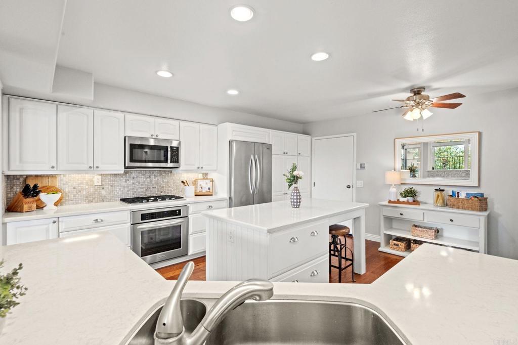 12041 Tivoli Park Row - photo 10