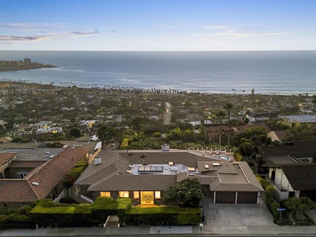 8390 Prestwick Dr, La Jolla CA: https://media.crmls.org/mediaz/22feac96-04f3-4c87-9f7c-75dad956f3fa.jpg