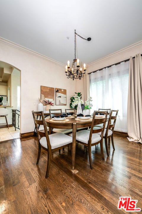 4125 W Hood Avenue, Burbank CA: https://media.crmls.org/mediaz/22fecf9e-b909-45be-a40e-04b8097b4a1a.jpg